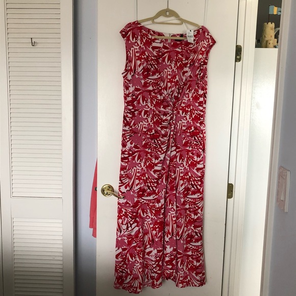 Super cute summer dress. Perfect for day weddings! - Picture 1 of 5